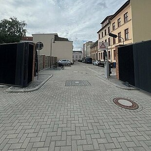 Grüner Weg nach der Sanierung.