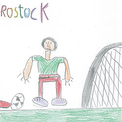 Kindliche Zeichnung eines Fußballspielers vor einem Tor, mit dem Wort 'Rostock' in bunten Buchstaben darüber.