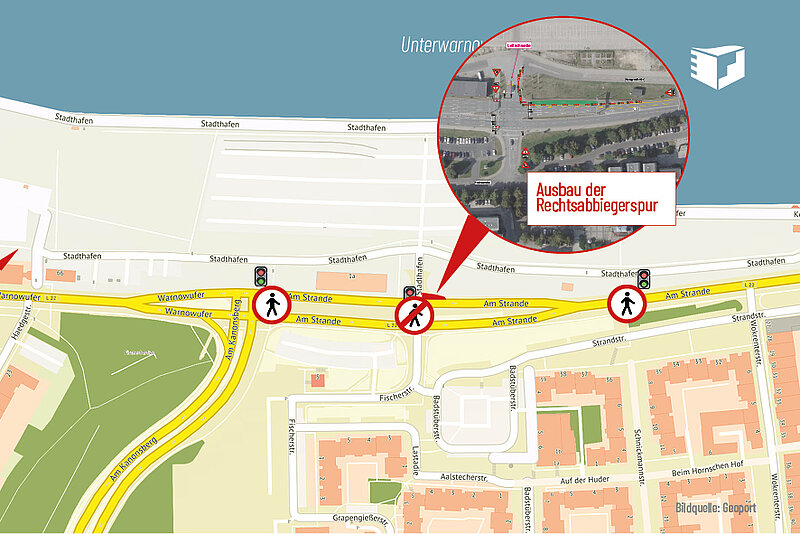 Kartenausschnitt mit Straßenverlauf und drei Fußgängersymbolen, dazu eine vergrößerte Luftaufnahme mit rotem Rahmen und dem Text Ausbau der Rechtsabbiegerspur.